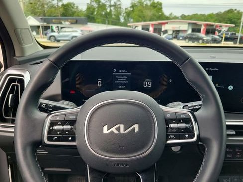 Used 2025 Kia Sorento S FWD image 18