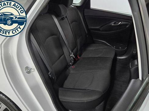 Used 2018 Hyundai Elantra GT FWD image 30