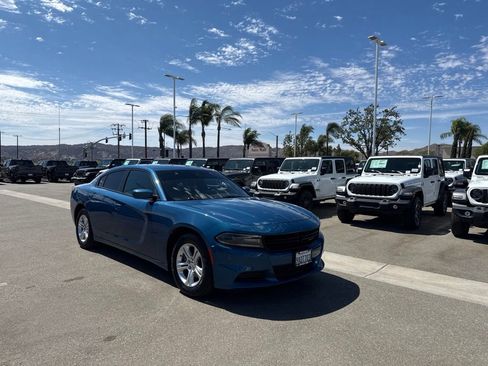 Used 2021 Dodge Charger SXT RWD image 2