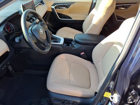 Used 2021 Toyota RAV4 XLE AWD/4WD image 5