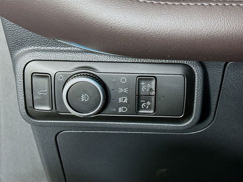 Used 2025 Ford Explorer Platinum w/ LUX Leather Package AWD/4WD image 17