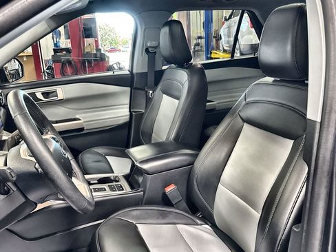 Used 2023 Ford Explorer XLT w/ Equipment Group 202A RWD image 12