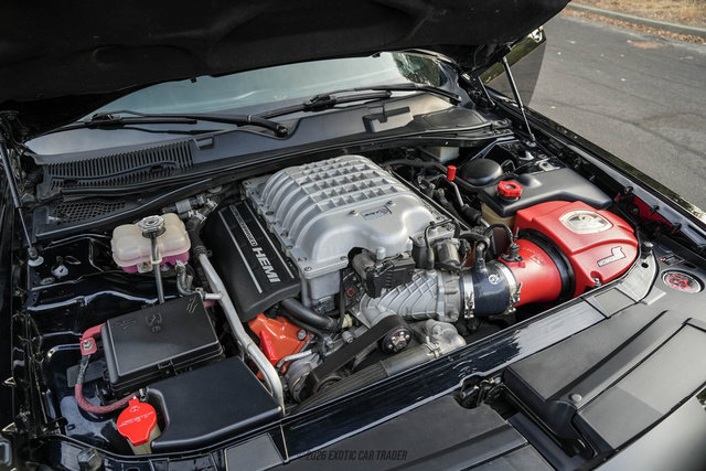 Used 2016 Dodge Challenger SRT Hellcat RWD image 17