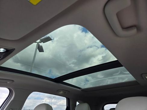 Used 2023 Kia Sorento S w/ Panoramic Sunroof Package FWD image 11