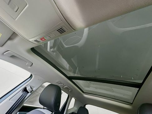 New 2026 Volkswagen Taos SE FWD image 16