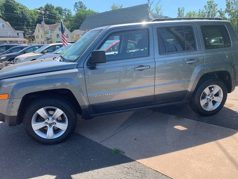 Used 2014 Jeep Patriot Latitude w/ Sun/Sound Group AWD/4WD image 8