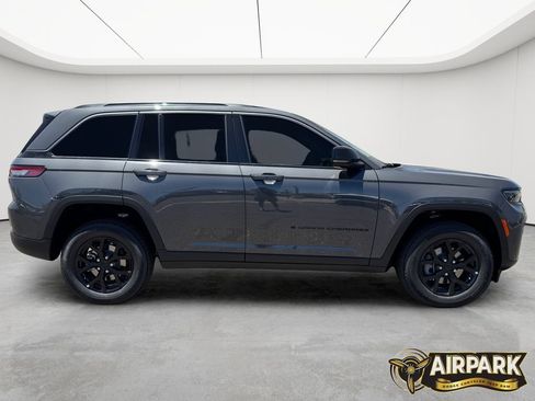 New 2026 Jeep Grand Cherokee Altitude RWD image 3
