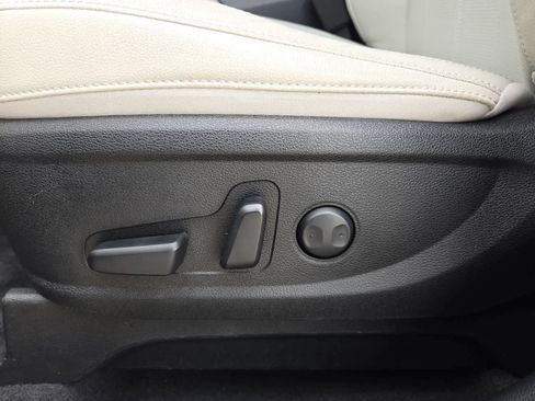 Certified 2025 Kia Telluride EX w/ EX Captain's Chair Package image 16