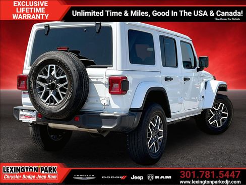 Used 2026 Jeep Wrangler Unlimited Sahara AWD/4WD image 5