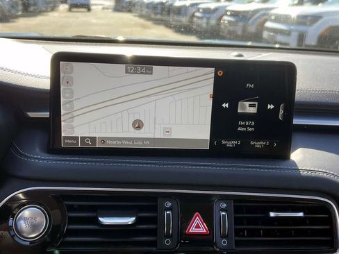 Used 2023 Genesis G70 2.0T image 25