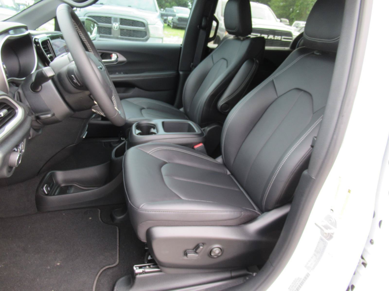 New 2026 Chrysler Voyager LX FWD image 18
