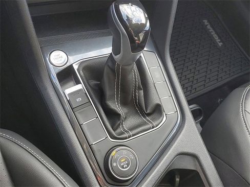 Certified 2024 Volkswagen Tiguan SE image 27