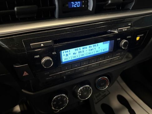 Used 2015 Toyota Corolla L image 12