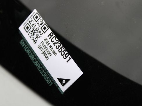 Used 2024 Nissan Pathfinder SV image 31