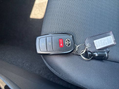 Used 2025 Toyota Prius LE FWD image 20