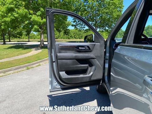 Used 2025 Chevrolet Suburban Z71 AWD/4WD image 12