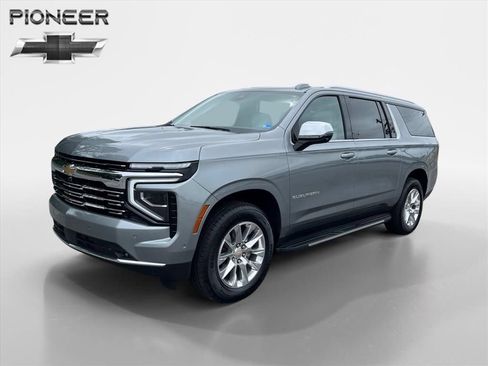 Used 2026 Chevrolet Suburban Premier AWD/4WD image 1