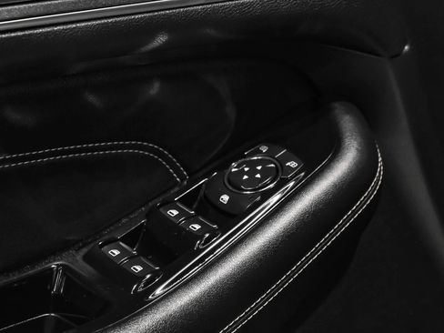 Used 2019 Ford Edge Titanium image 49