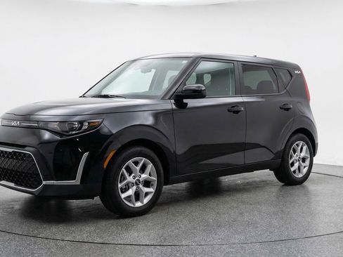 Used 2025 Kia Soul LX w/ LX Technology Package FWD image 3
