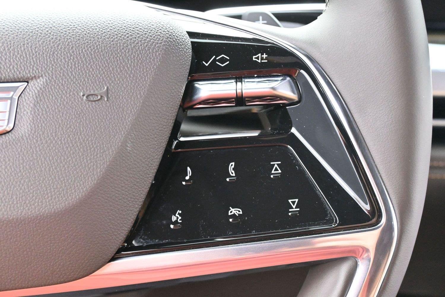 Certified 2025 Cadillac Escalade Premium Luxury AWD/4WD image 21