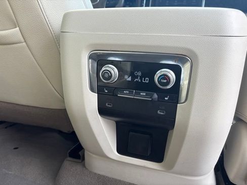 Used 2023 GMC Yukon XL Denali AWD/4WD image 40