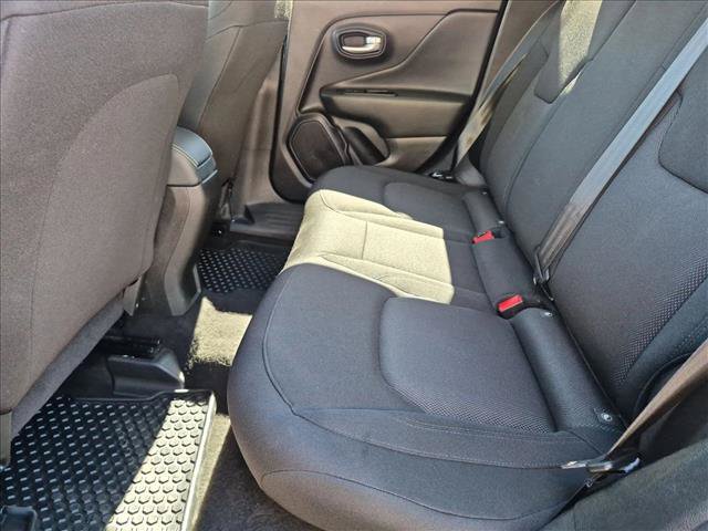 Used 2023 Jeep Renegade Latitude AWD/4WD image 18