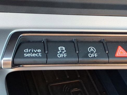 Used 2019 Audi Q3 2.0T Premium Plus w/ Premium Plus Package image 25