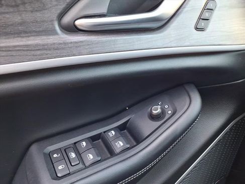 Used 2022 Jeep Grand Cherokee Limited w/ Luxury Tech Group II image 23