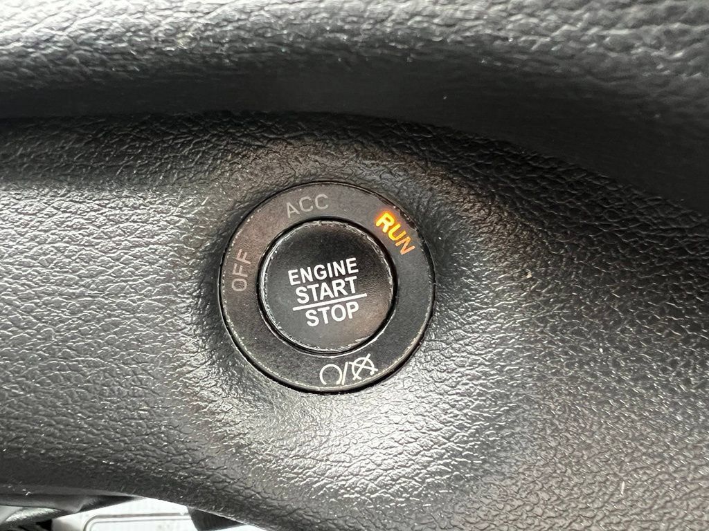 Used 2020 Jeep Cherokee Limited w/ Technology Group AWD/4WD image 31