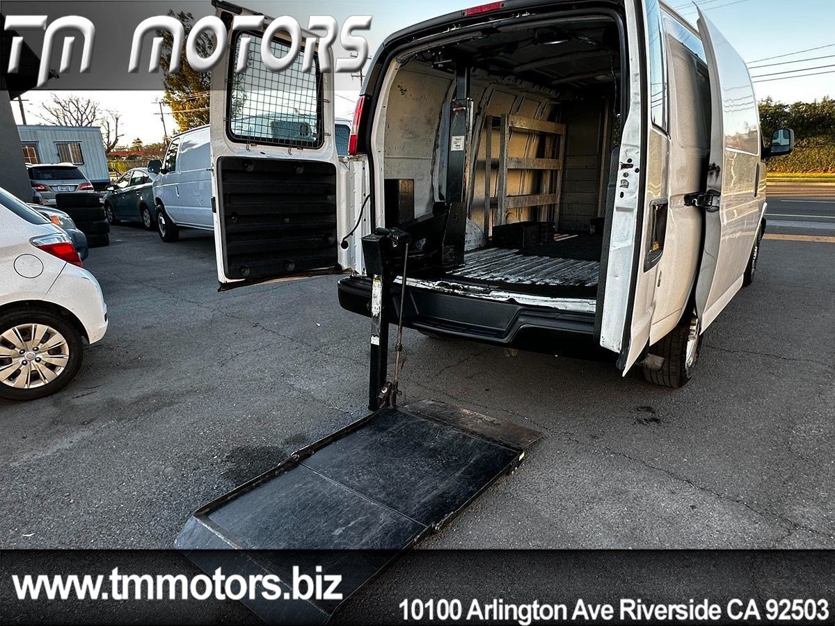Used 2011 GMC Savana 3500 RWD image 9