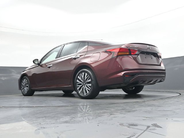 Used 2025 Nissan Altima 2.5 SV FWD image 34