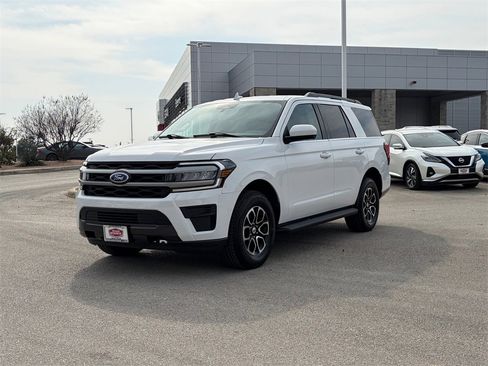 Used 2023 Ford Expedition XLT image 7