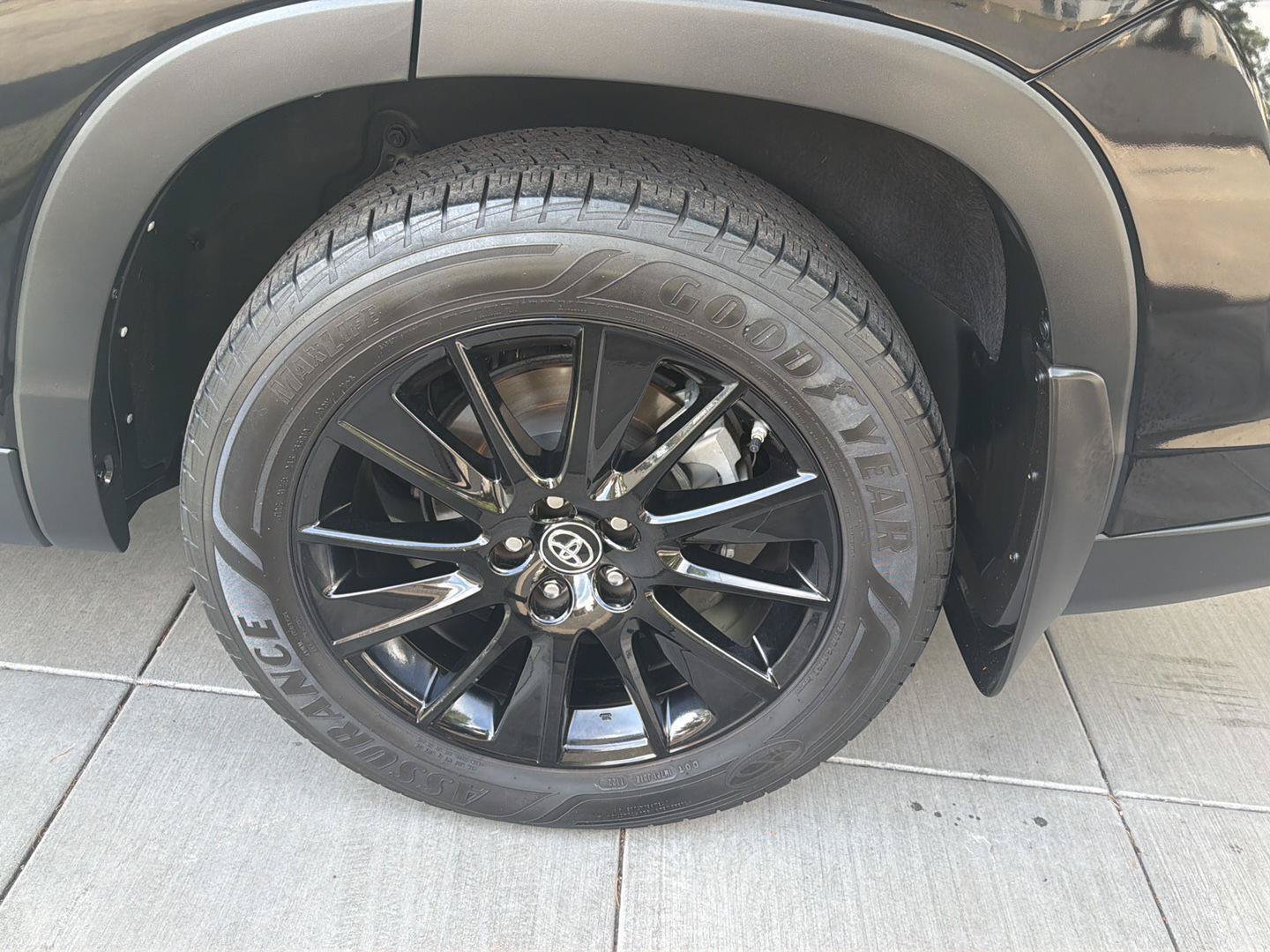 Used 2019 Toyota Highlander SE AWD/4WD image 12