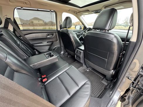 Used 2025 Nissan Rogue SV w/ SV Premium Package image 41