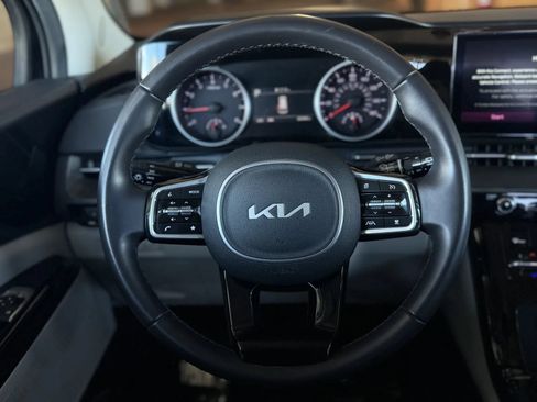 Used 2024 Kia Carnival EX FWD image 24
