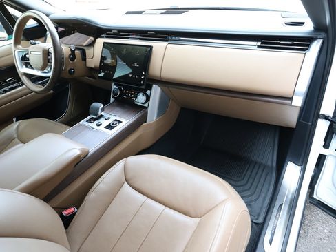 Used 2023 Land Rover Range Rover Autobiography AWD/4WD image 2