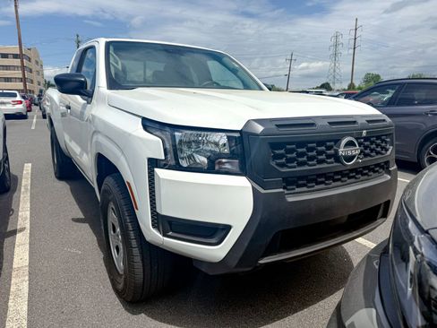 Used 2025 Nissan Frontier S w/ Tow Package AWD/4WD image 1
