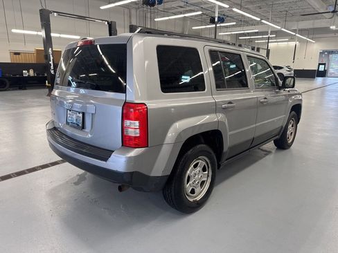 Used 2015 Jeep Patriot Sport w/ Power Value Group AWD/4WD image 5