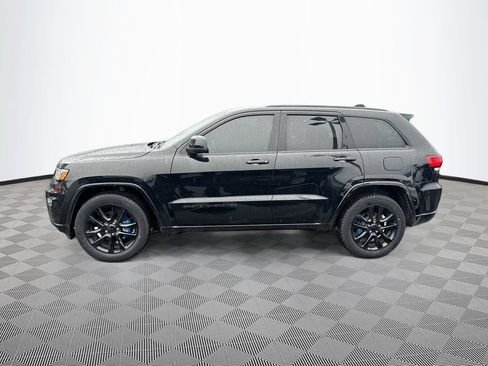 Used 2018 Jeep Grand Cherokee Altitude RWD image 9