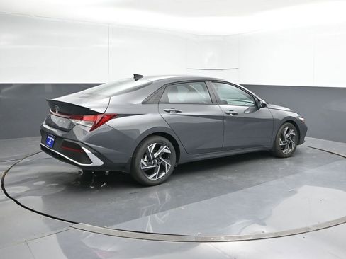 Certified 2025 Hyundai Elantra Sport FWD image 5