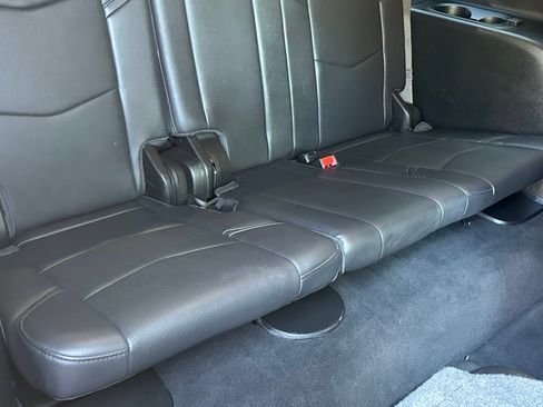 Used 2019 Cadillac Escalade ESV Luxury AWD/4WD image 29