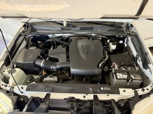 Used 2019 Toyota Tacoma SR5 RWD image 30