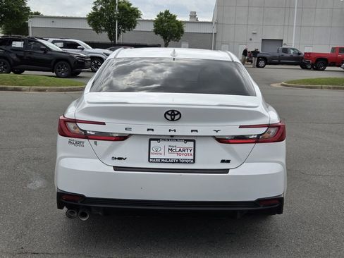 Used 2025 Toyota Camry SE w/ Convenience Package FWD image 4