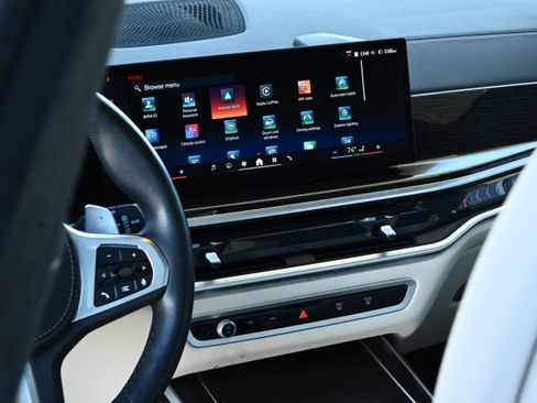 Certified 2025 BMW X7 xDrive40i w/ Executive Package image 23