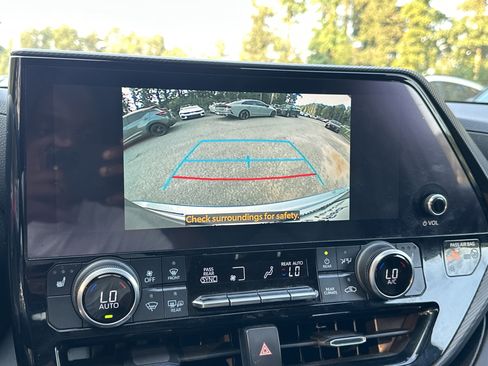 Used 2023 Toyota Highlander XSE image 6