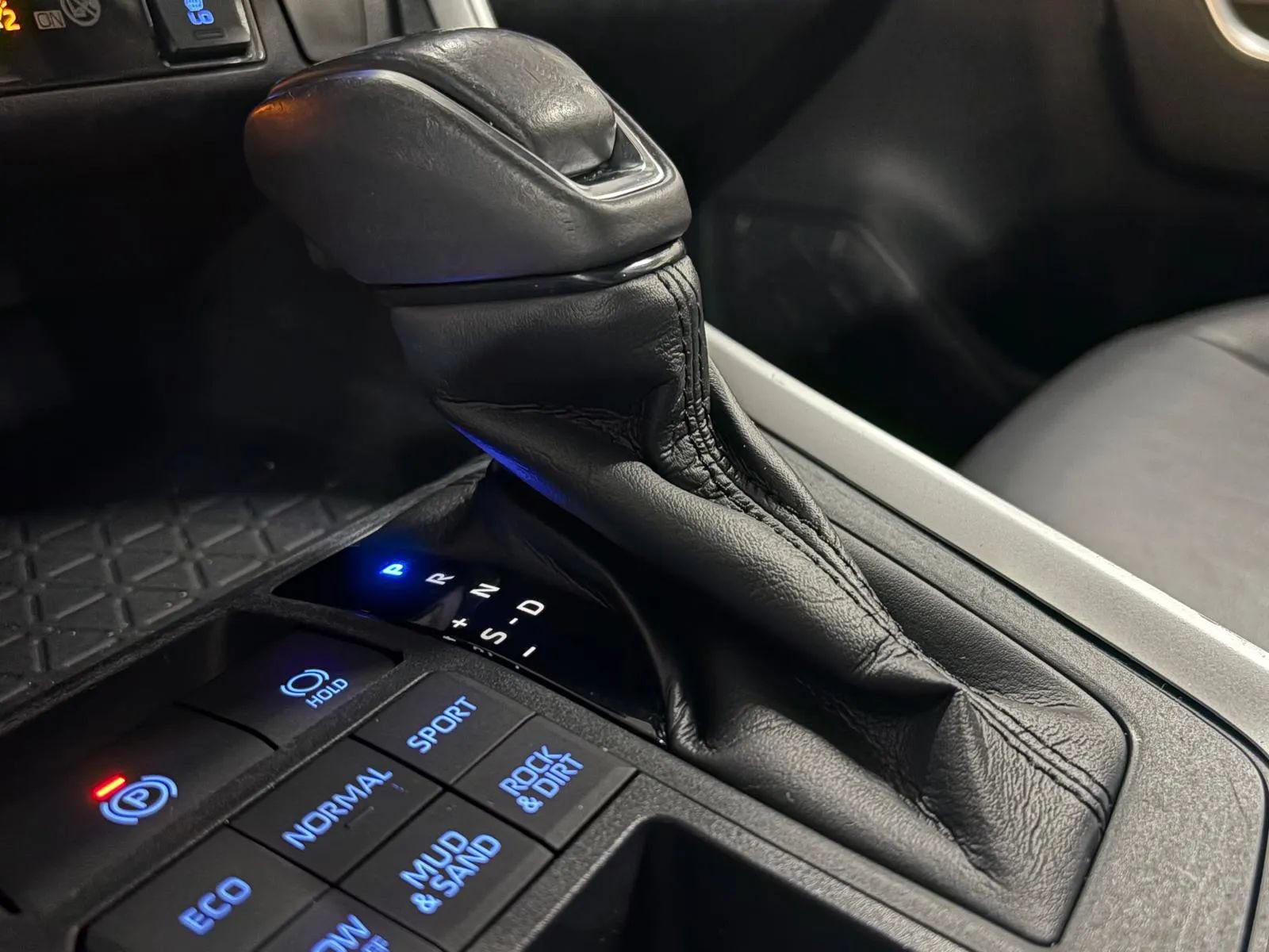 Used 2019 Toyota RAV4 XLE Premium w/ Cold Weather Package AWD/4WD image 35