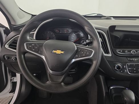 Used 2022 Chevrolet Malibu LT FWD image 12