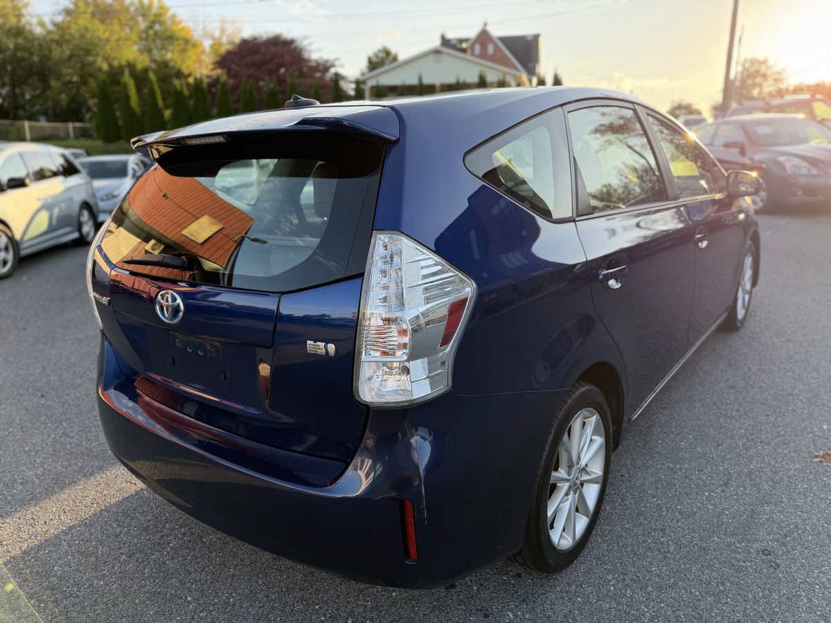 Used 2012 Toyota Prius V Five FWD image 7