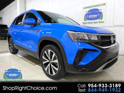 Used 2022 Volkswagen Taos SE w/ Panoramic Sunroof Package