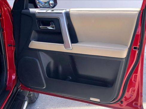 Used 2014 Toyota 4Runner SR5 RWD image 28